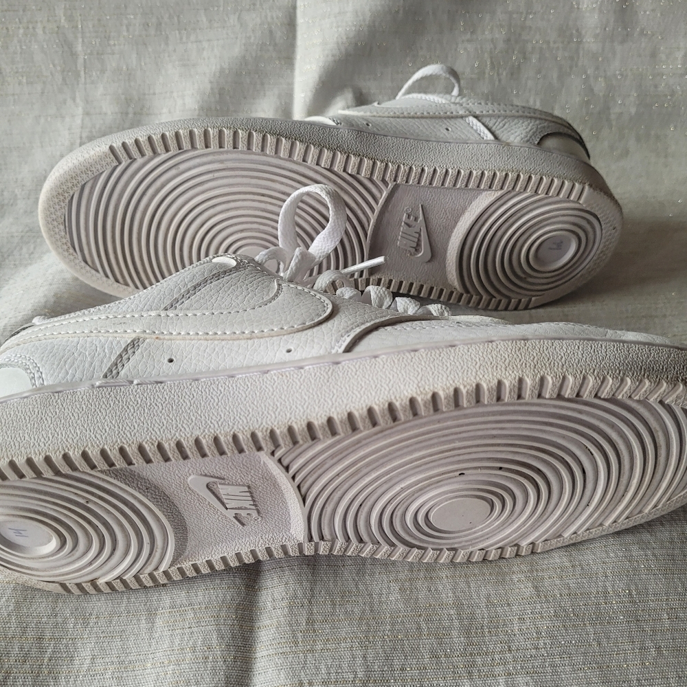 Nike White Low-Top Leather Trainers Size 7.5 - Picture 8 of 8